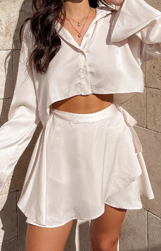 Super Deal Johnston Cream Satin Mini Skirt