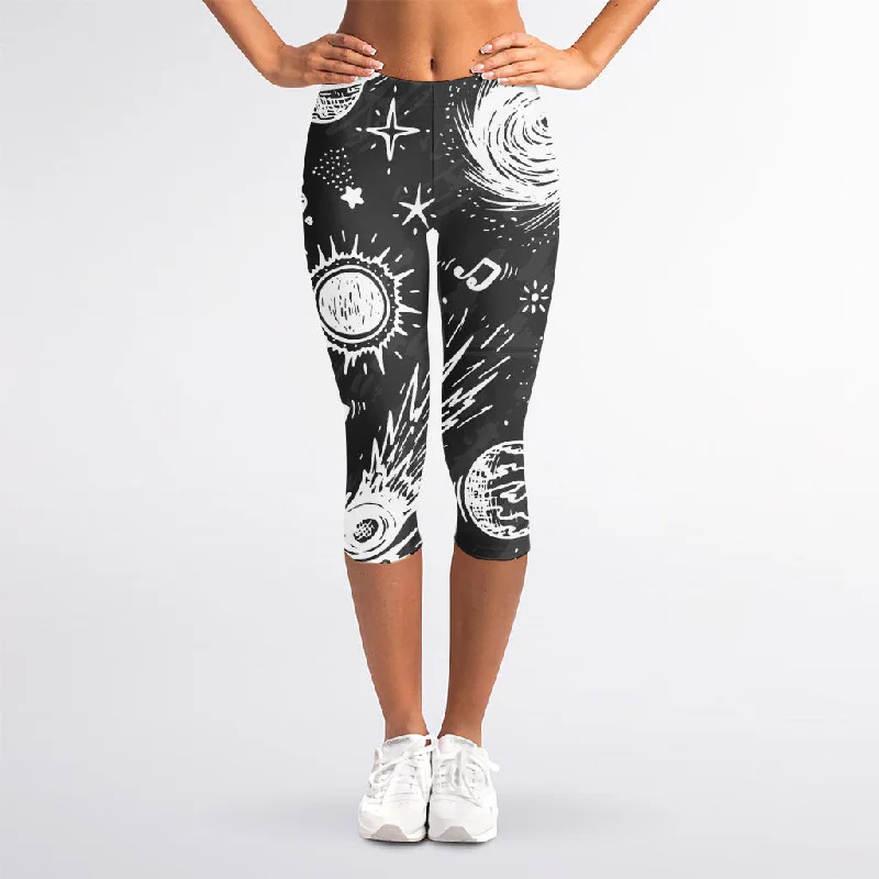 Black White Galaxy Outer Space Print Women's Capri Leggings