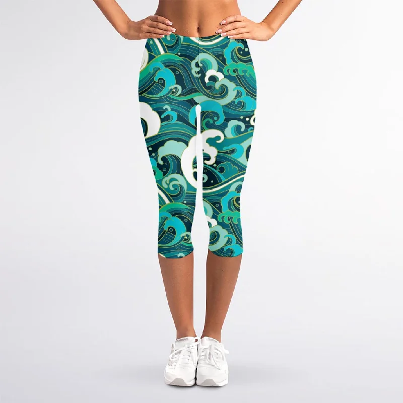 Deep Sea Wave Surfing Pattern Print Women's Capri Leggings