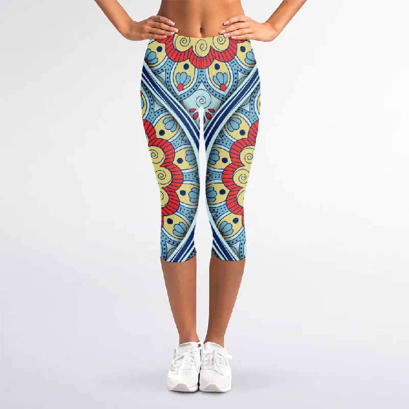 Pastel Ornament Mandala Print Women's Capri Leggings