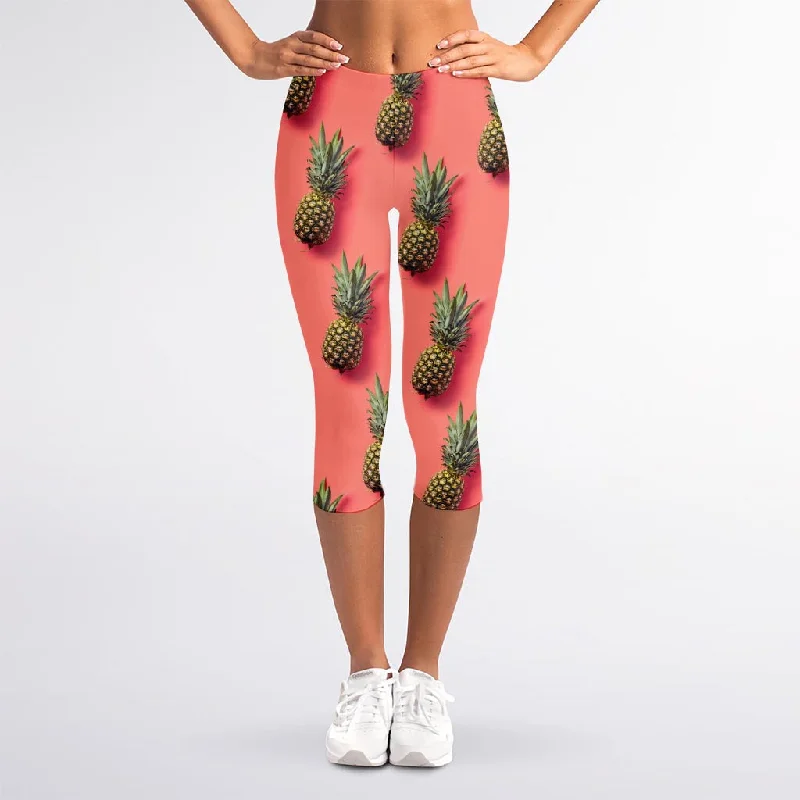 Pastel Pink Pineapple Pattern Print Women's Capri Leggings